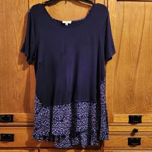 Umgee Black & Floral  Asymmetrical Tunic with Short Sleeves Women's Size M EUC